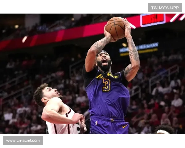 火箭客场挑战湖人，杰伦·格林赛前加练三分投射